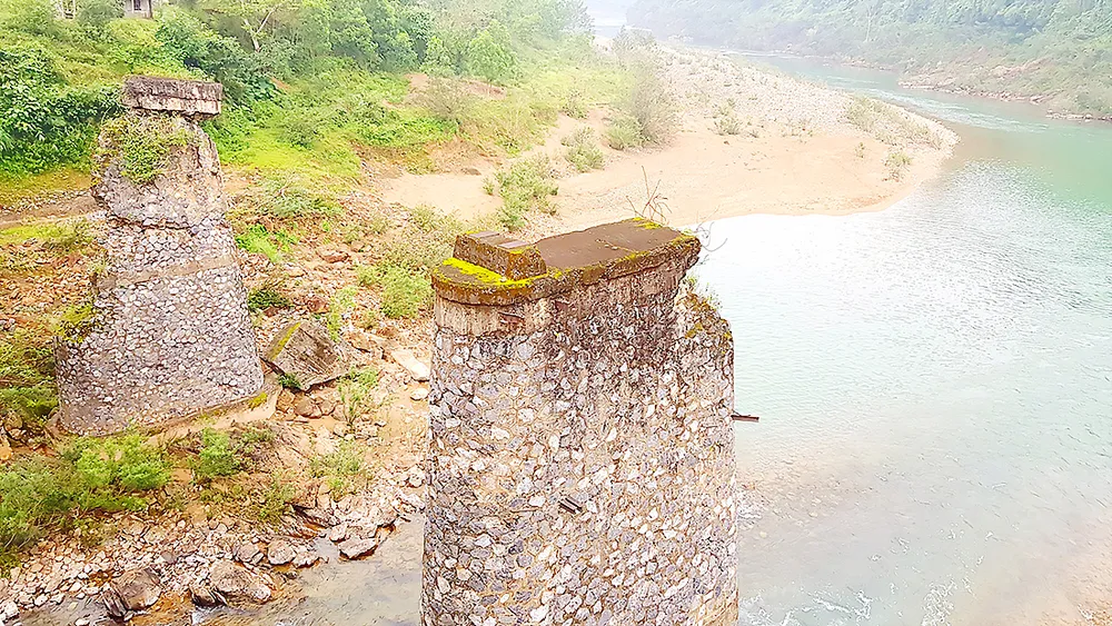 Trụ đường sắt xưa ở xã Lâm Hóa, Tuyên Hóa          Ảnh: MINH PHONG