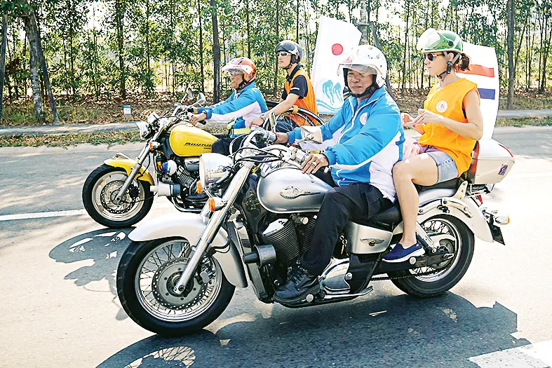 Bóng hồng đường đua ảnh 5