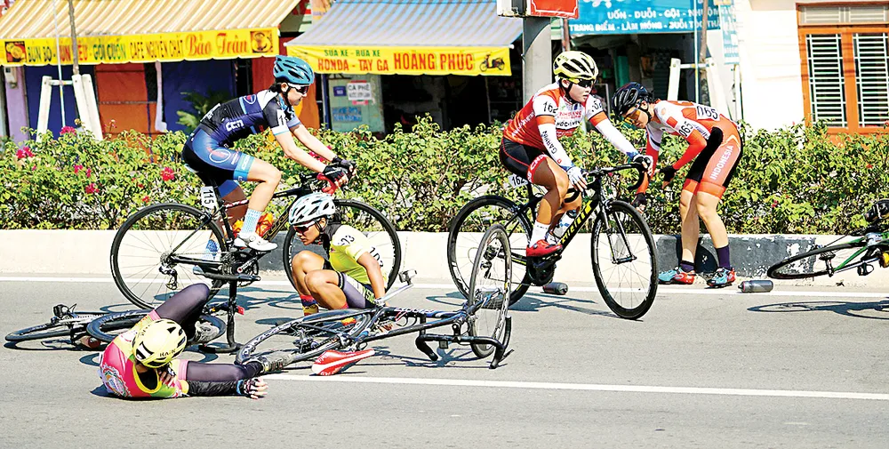 Bóng hồng đường đua ảnh 2