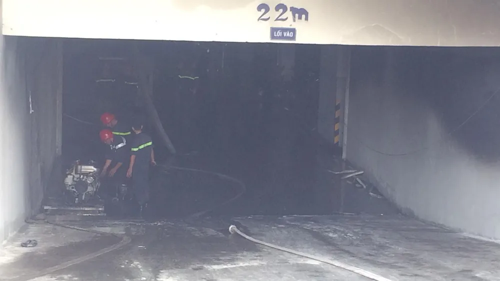 Cháy chung cư cao cấp ở TPHCM, 13 người tử vong, 28 người bị thương ảnh 1