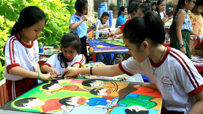 Các thí sinh thể hiện tài năng hội họa của mình tại Nét vẽ xanh 2018