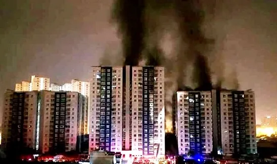 Hiện trường vụ cháy chung cư cao cấp Carina Plaza tại TPHCM