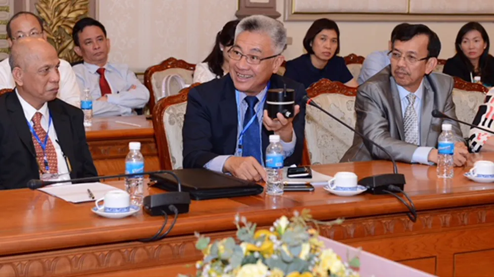 Kiều bào góp ý kiến với lãnh đạo TPHCM                                                                              Ảnh: VIỆT DŨNG