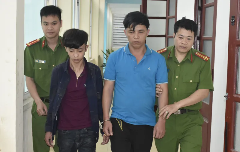 2 đối tượng Vũ Minh Hoàng và Bùi Văn Dũng bị bắt khi đang vận chuyển ma túy qua địa bàn tỉnh Thanh Hóa