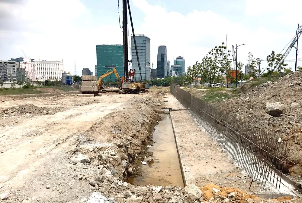 Khu vực đang được cò giới thiệu là dự án Sơn Kim Land để thu tiền cọc của khách.             Ảnh: S.Đ