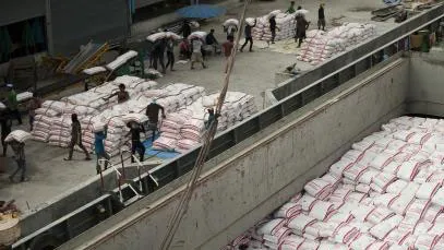 Vận chuyển gạo tại một nhà máy ở Bangkok, Thái Lan. Nguồn: TTXVN