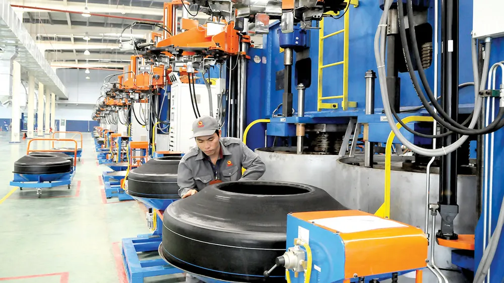 Vỏ, ruột xe - mặt hàng bị kiện phòng vệ thương mại                                                          Ảnh: THÀNH TRÍ