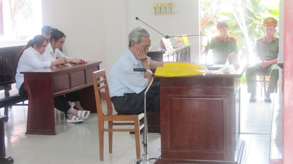 Dư luận cho rằng mức hình phạt các tội xâm hại tình dục trẻ em chưa đủ mức răn đe (Ảnh: Bị cáo Nguyễn Khắc Thủy tại phiên tòa phúc thẩm vụ án dâm ô trẻ em)    Ảnh: NÔNG NGÂN