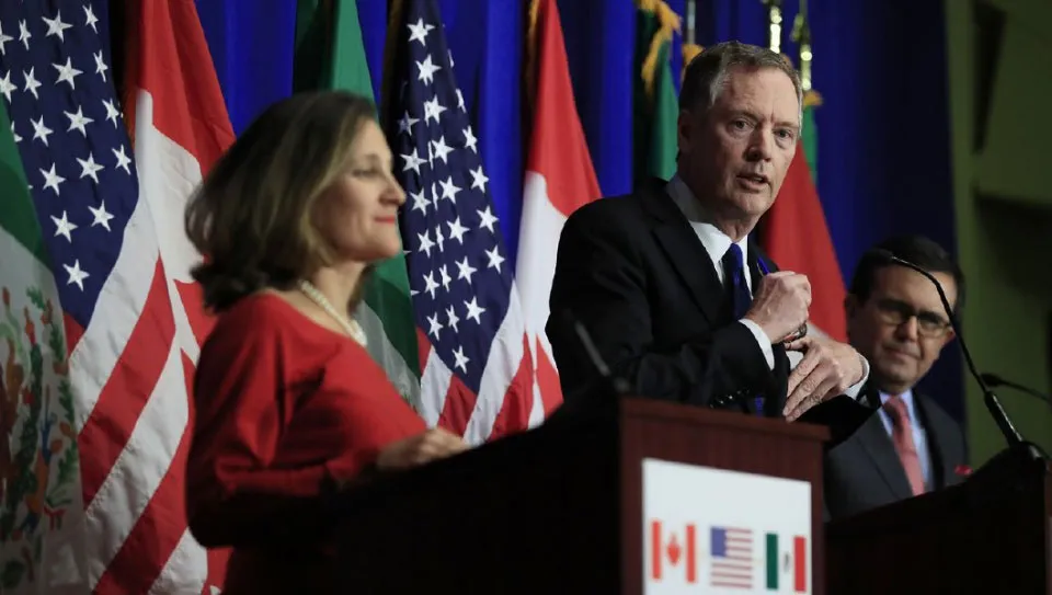 Ngoại trưởng Canada Chrystia Freeland, Đại diện Thương mại Mỹ Robert E. Lighthizer và Bộ trưởng Kinh tế Mexico Ildefonso Guajardo Villarreal ở vòng thứ 4 đàm phán NAFTA  tại Washington. Nguồn: AP