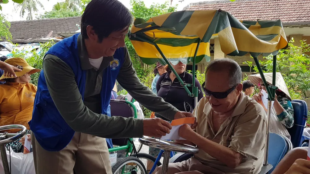 Hơn 300 triệu tặng quà bệnh nhân phong ảnh 1