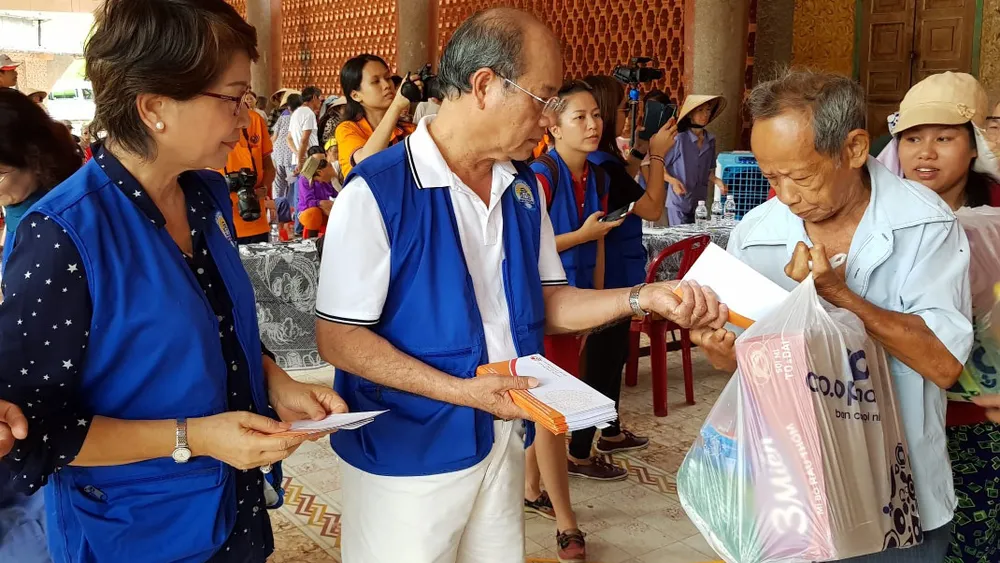 Hơn 300 triệu tặng quà bệnh nhân phong ảnh 3