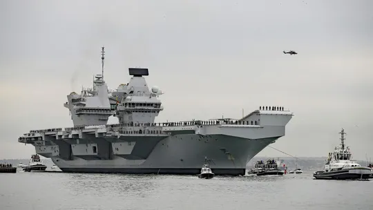 Tàu sân bay HMS Queen Elizabeth của Anh. Ảnh: APB