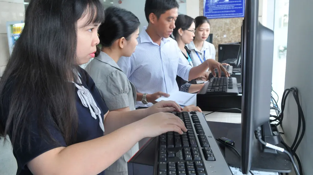 Doanh nghiệp kê khai thuế qua mạng                                      Ảnh: CAO THĂNG