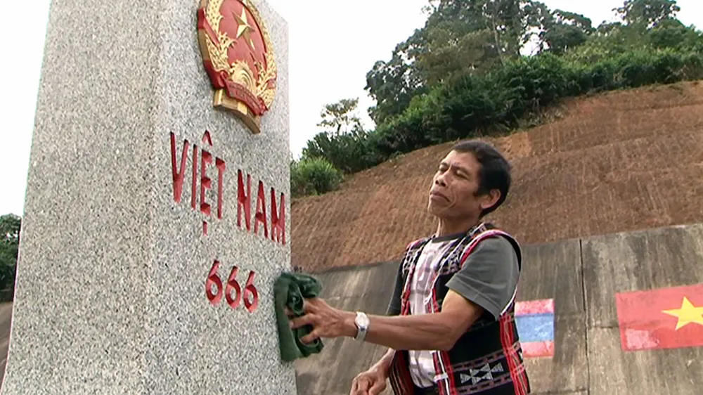 Già làng Hải Viên Xê, ở xã A.Đớt, huyện A Lưới, tỉnh Thừa Thiên - Huế xem việc bảo vệ cột mốc  nơi biên cương là nhiệm vụ thiêng liêng