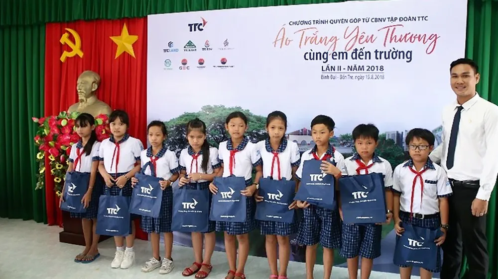 Tiếp sức nữ sinh hiếu học, vượt khó ảnh 1