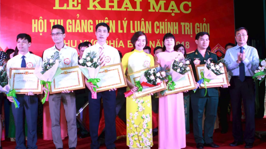 Tạo chuyển biến về chất lượng  giảng dạy lý luận chính trị