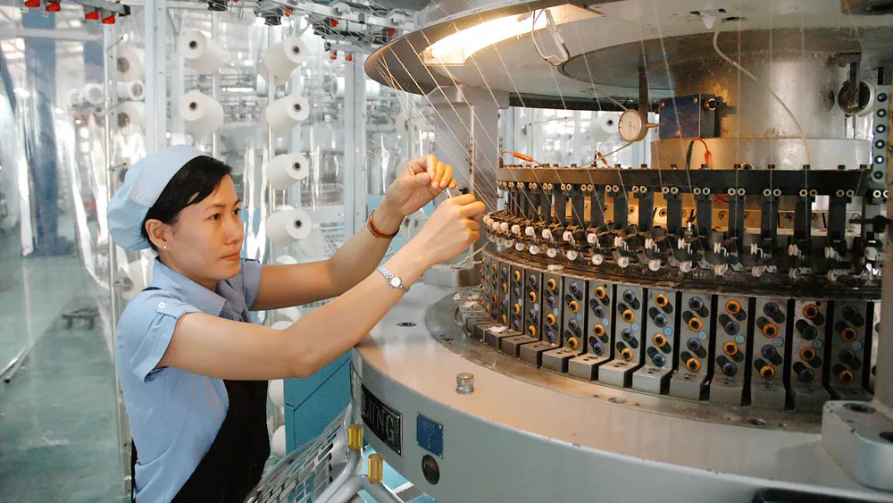 Ngành dệt tiếp cận thiết bị hiện đại để nâng cao chất lượng sản phẩm       Ảnh: THÀNH TRÍ