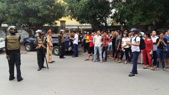 Lực lượng cảnh sát phong tỏa hiện trường