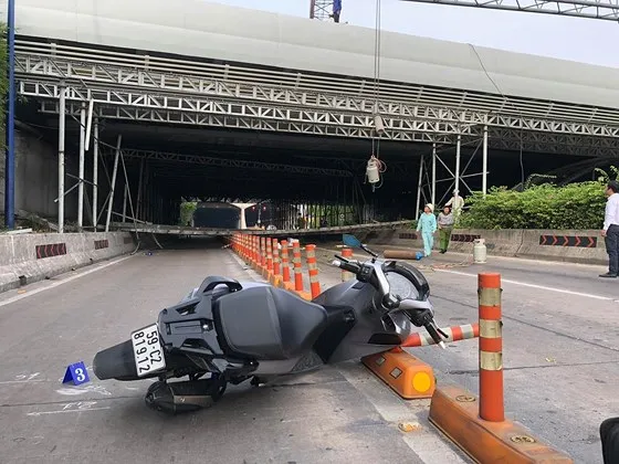 Hiện trường vụ  sập giàn giáo cầu vượt đầu hầm Thủ Thiêm