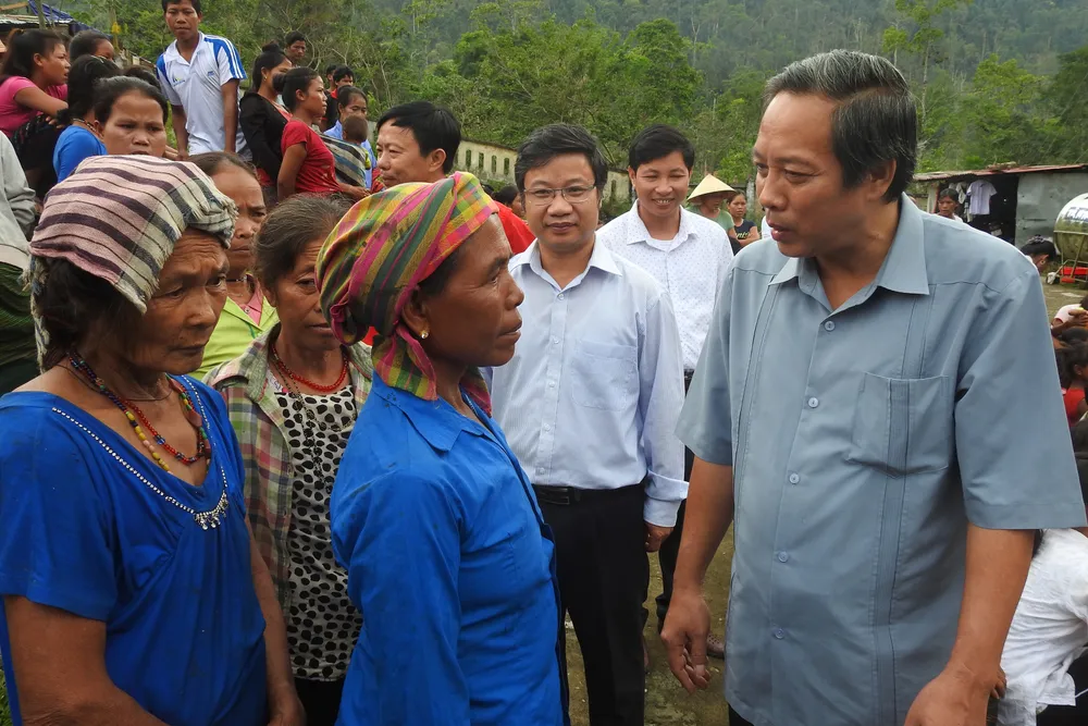 Bí thư Tỉnh ủy Quảng Bình Hoàng Đăng Quang thăm hỏi  đồng bào xã Tân Trạch, Bố Trạch sau siêu bão số 10 năm 2017