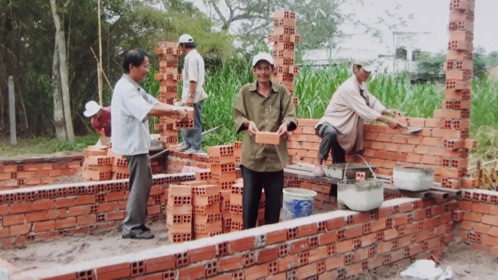 Các cựu TNXP Liên đội Dũng Cảm  chung tay xây nhà tình thương giúp đồng đội