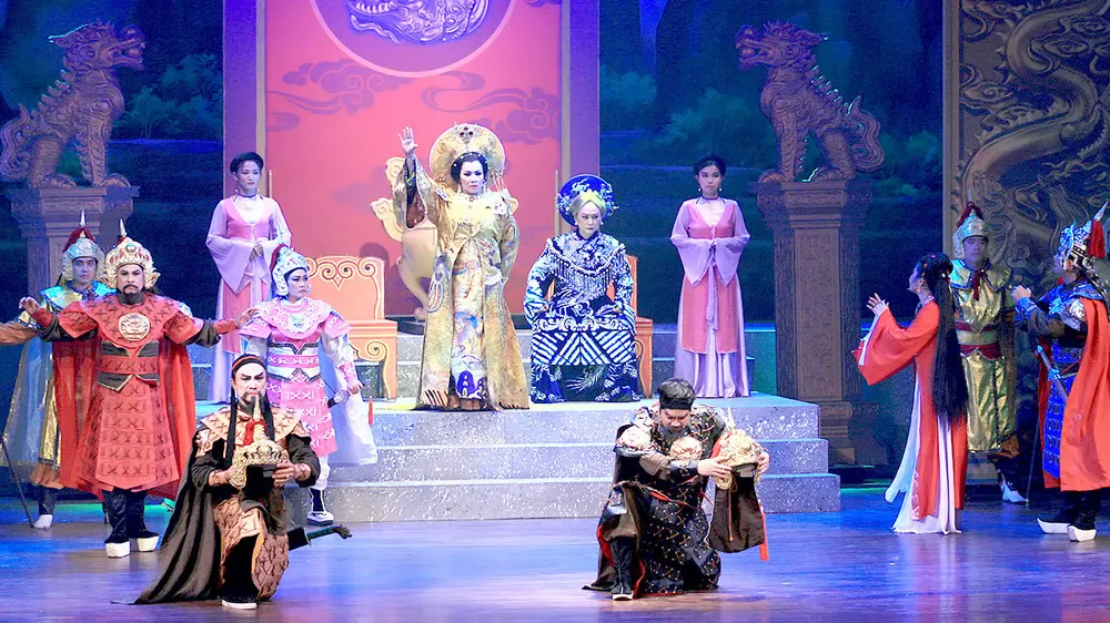 Cải lương thời hiện đại được đầu tư, chăm chút về sân khấu, phục trang nhưng vẫn loay hoay để tồn tại.            Ảnh: THÚY BÌNH