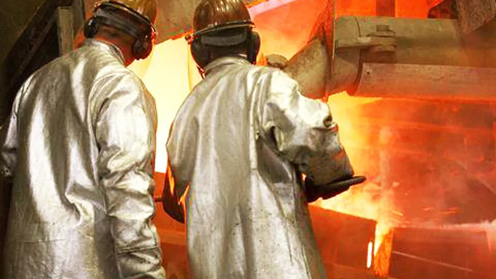 Phế liệu điện tử được nấu chảy  ở trung tâm tái chế của Umicore