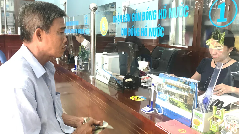 Công ty CP Cấp nước Phú Hòa Tân đã có nhiều giải pháp, sáng kiến về quản lý, kỹ thuật giúp nâng cao hiệu quả hoạt động, chăm sóc khách           hàng tốt hơn.               Ảnh: GIA MINH