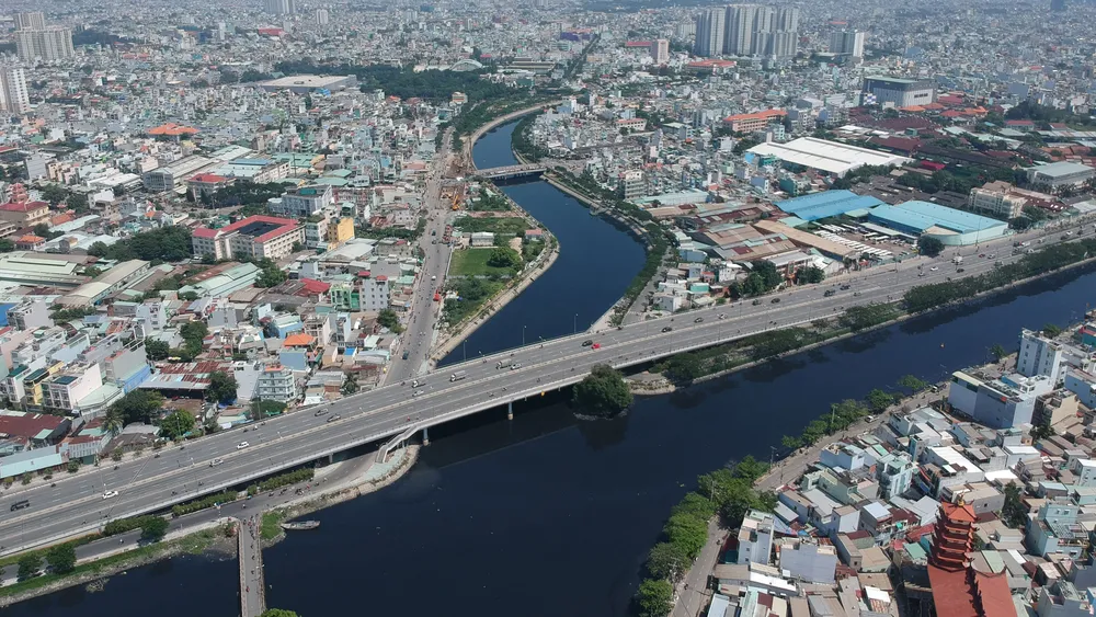  Kênh Tân Hóa - Lò Gốm sau khi được chỉnh trang.   Ảnh: THÀNH TRÍ