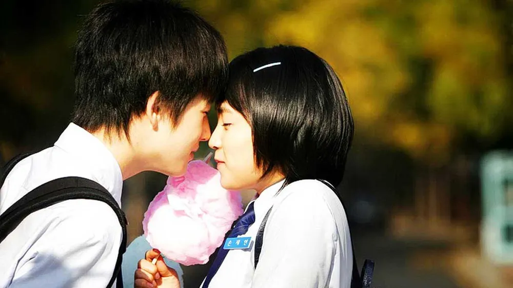       Tình yêu tuổi học trò trong sáng.          Ảnh minh họa