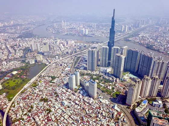 Tuyến metro 1 đoạn nối liền quận 1, quận Bình Thạnh, vượt sông Sài Gòn kết nối với quận 2 và quận Thủ Đức. Ảnh: HOÀNG HÙNG 