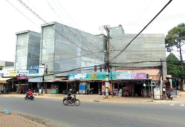 Nhiều nhà nuôi chim yến tự phát ngay trong  khu dân cư tại thị xã Phước Long