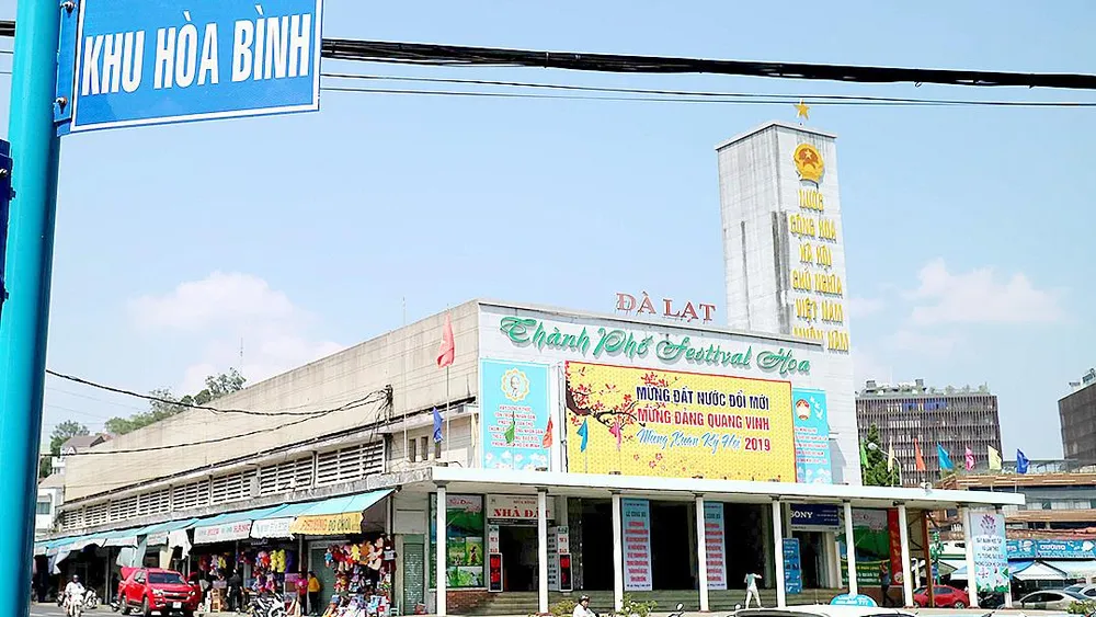 Rạp Hoà Bình sẽ bị phá bỏ để xây dựng trung tâm thương mại. Ảnh: ĐOÀN KIÊN