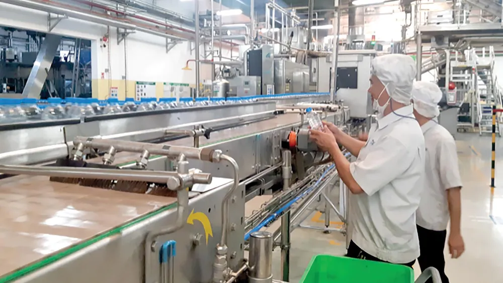 Dây chuyền sản xuất nước La Vie  ở nhà máy Long An