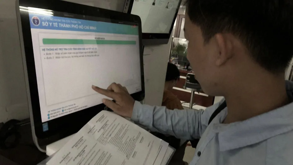 Người dân tra cứu hồ sơ  qua Cổng thông tin điện tử ngành y tế TPHCM
