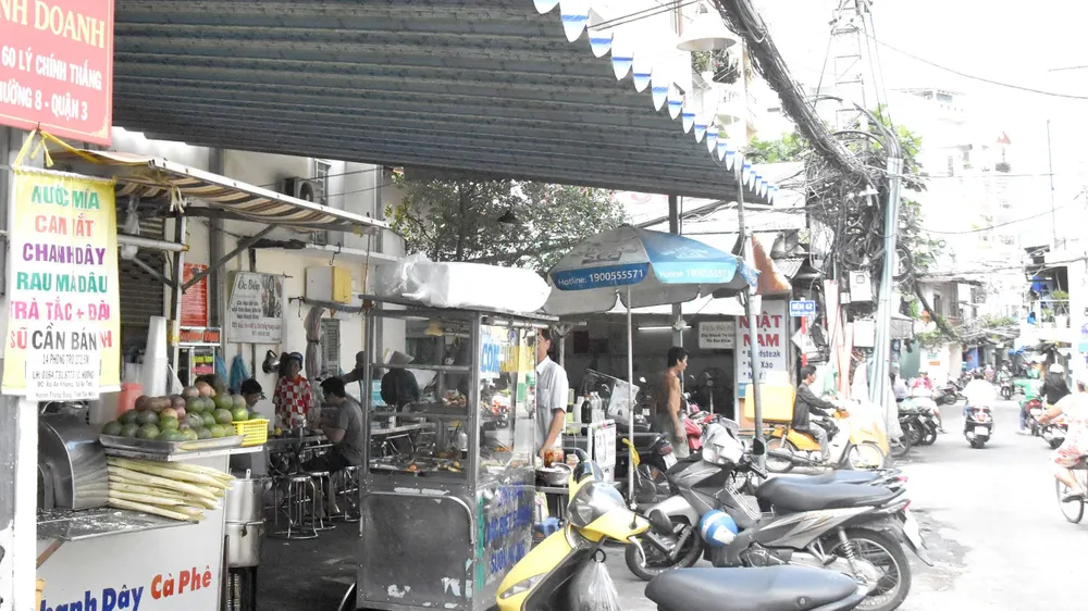 Khu vực thí điểm cho người bán hàng rong tại hẻm  60 Lý Chính Thắng (quận 3). Ảnh: QUANG HUY