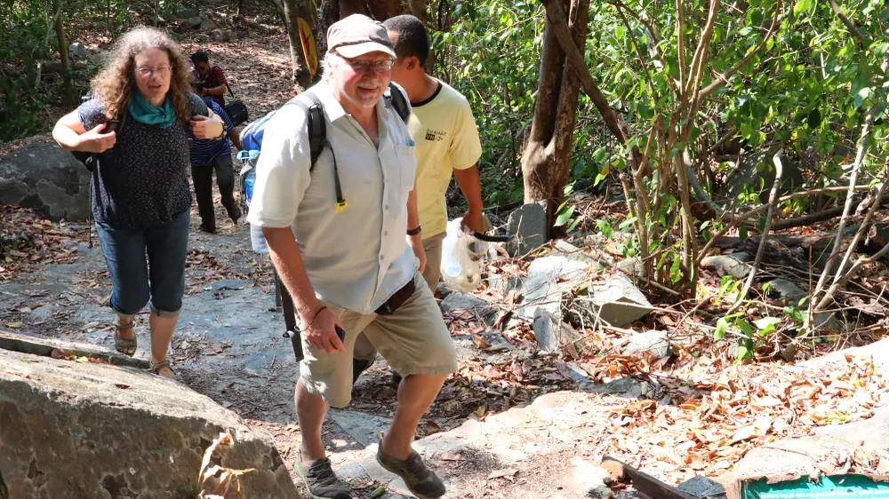 Ông bà Gunter Mairhormann băng rừng khám phá  Vườn quốc gia Côn Đảo