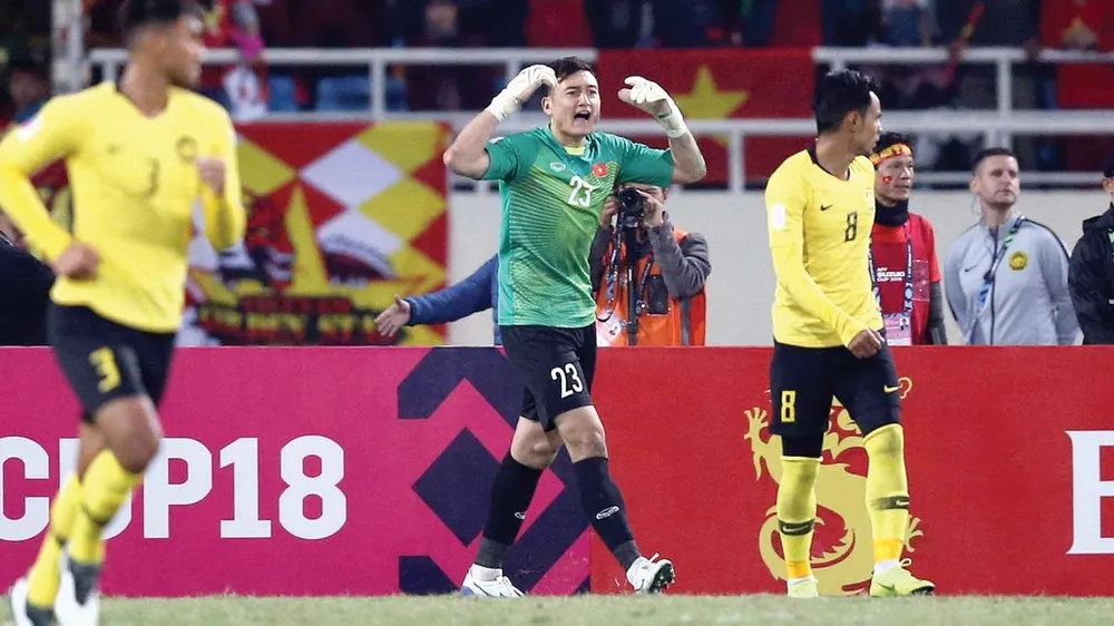 Thủ môn Đặng Văn Lâm trong màu áo đội tuyển Việt Nam tại Vòng chung kết AFF Cup 2018. Ảnh: MINH HOÀNG