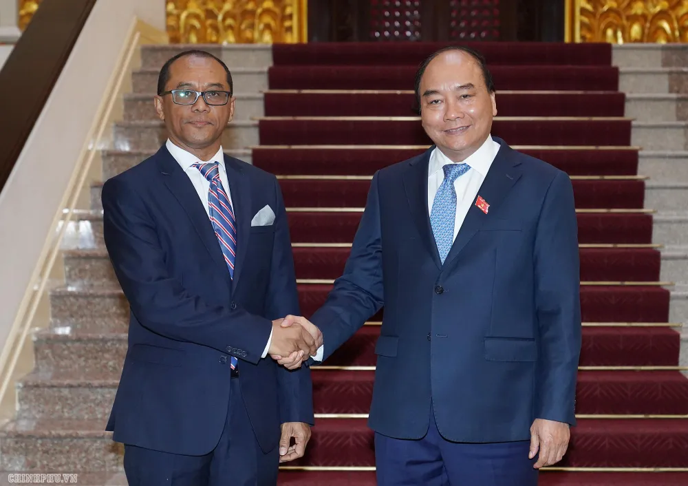 Thủ tướng Nguyễn Xuân Phúc và Bộ trưởng Ngoại giao và Hợp tác Timor-Leste Dionisio Babo Soares. Ảnh: VGP