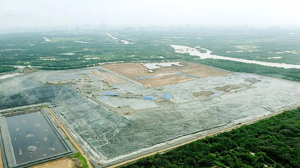 Một bãi chôn lấp rác tại TPHCM. Ảnh: CAO THĂNG