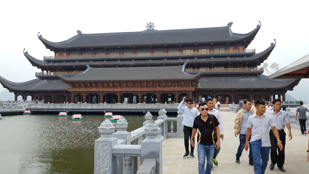 Huyên náo Tam Chúc - Bài 1: Dịch vụ ở ngôi chùa lớn nhất thế giới ảnh 4