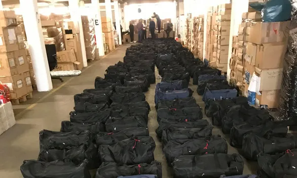 Hàng trăm chiếc túi chứa đầy cocaine bị bắt tại Hamburg