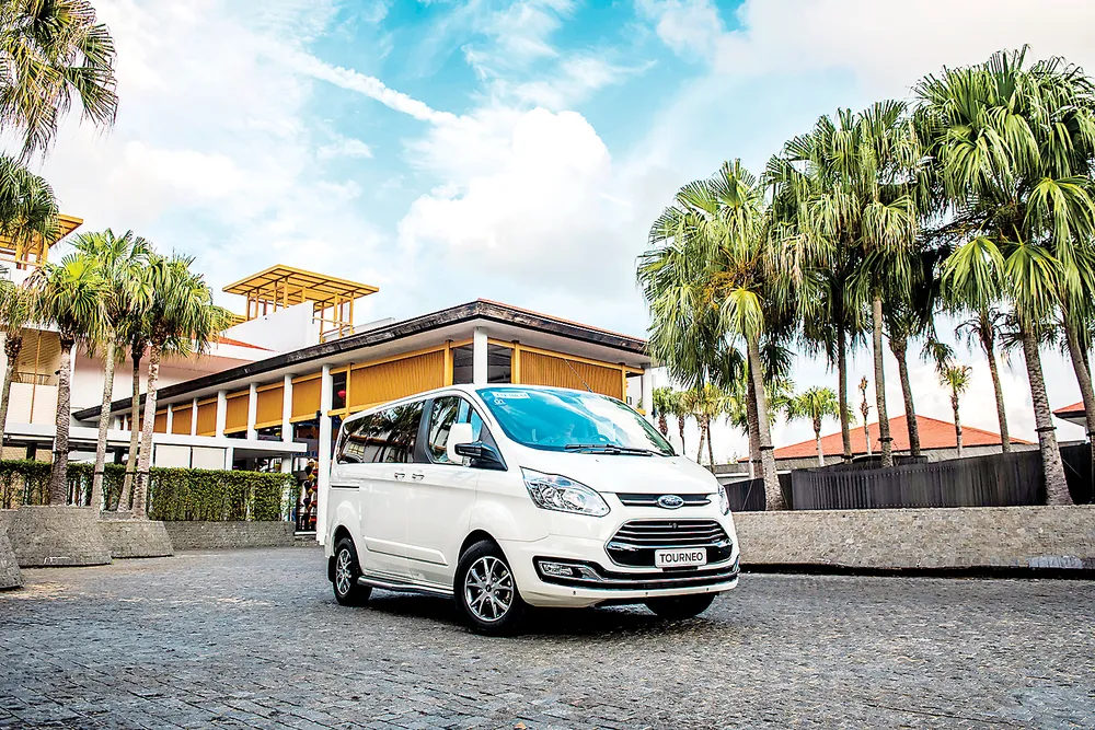 Trải nghiệm Ford Tourneo mới - Đẳng cấp doanh nhân, tiện nghi và êm ái
