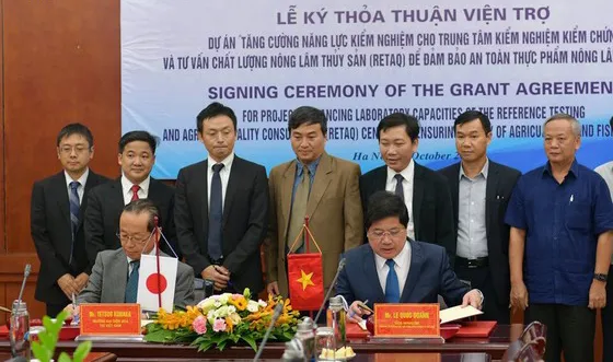 Hai bên ký kết thỏa thuận viện trợ