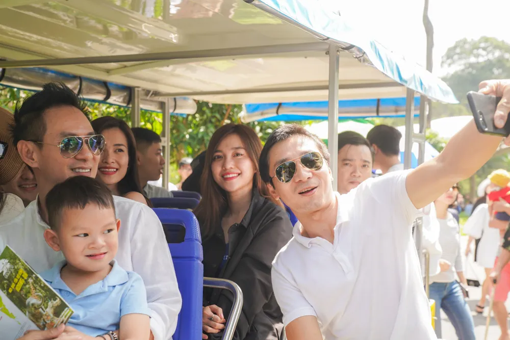 Rất nhiều du khách ở Safari Phú Quốc đã nhận ra gia đình Lý Hải - Minh Hà khi cả nhà xuất hiện tại Vinpearl Safari Phú Quốc