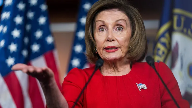 Chủ tịch Hạ viện Nancy Pelosi trong phiên họp báo. Ảnh: THE GUARDIAN