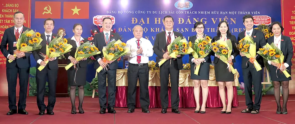 Ra mắt Ban chấp hành Đảng bộ Khách sạn Bến Thành. Ảnh: MAI HOA