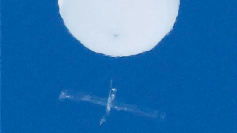 UFO xuất hiện trên bầu trời Nhật Bản