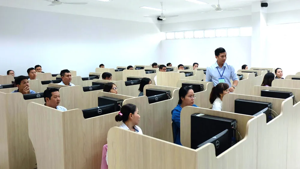 Một buổi thi tuyển công chức tại TPHCM. Ảnh: VIỆT PHAN