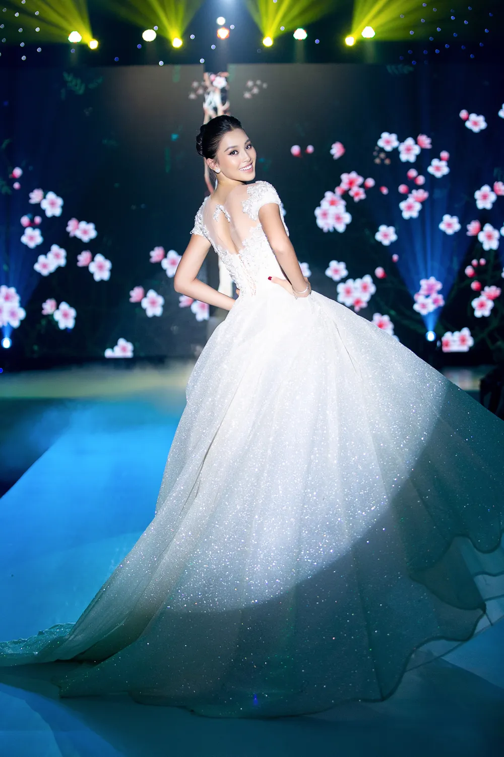 Nhiều hoa hậu xuất hiện trong Cổ tích hiện đại ảnh 2